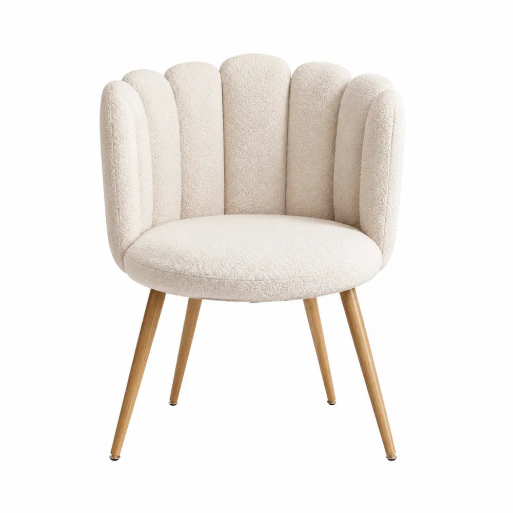 Sedia da pranzo imbottita schienale a conchiglia tessuto bouclé poliestere colore crema struttura in legno massello dimensioni 60 cm x 58 cm x 75 cm